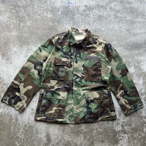 Vintage US AIR FORCE Rip Stop Woodland Camo Jacket Shirt Medium 1990 Patches
